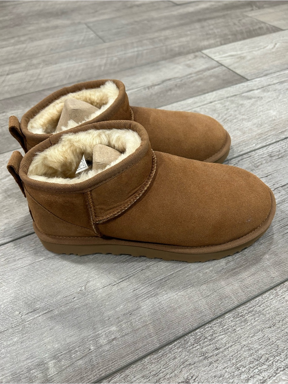 UGG Women’s Classic Ultra Mini in Chestnut (NWOB)